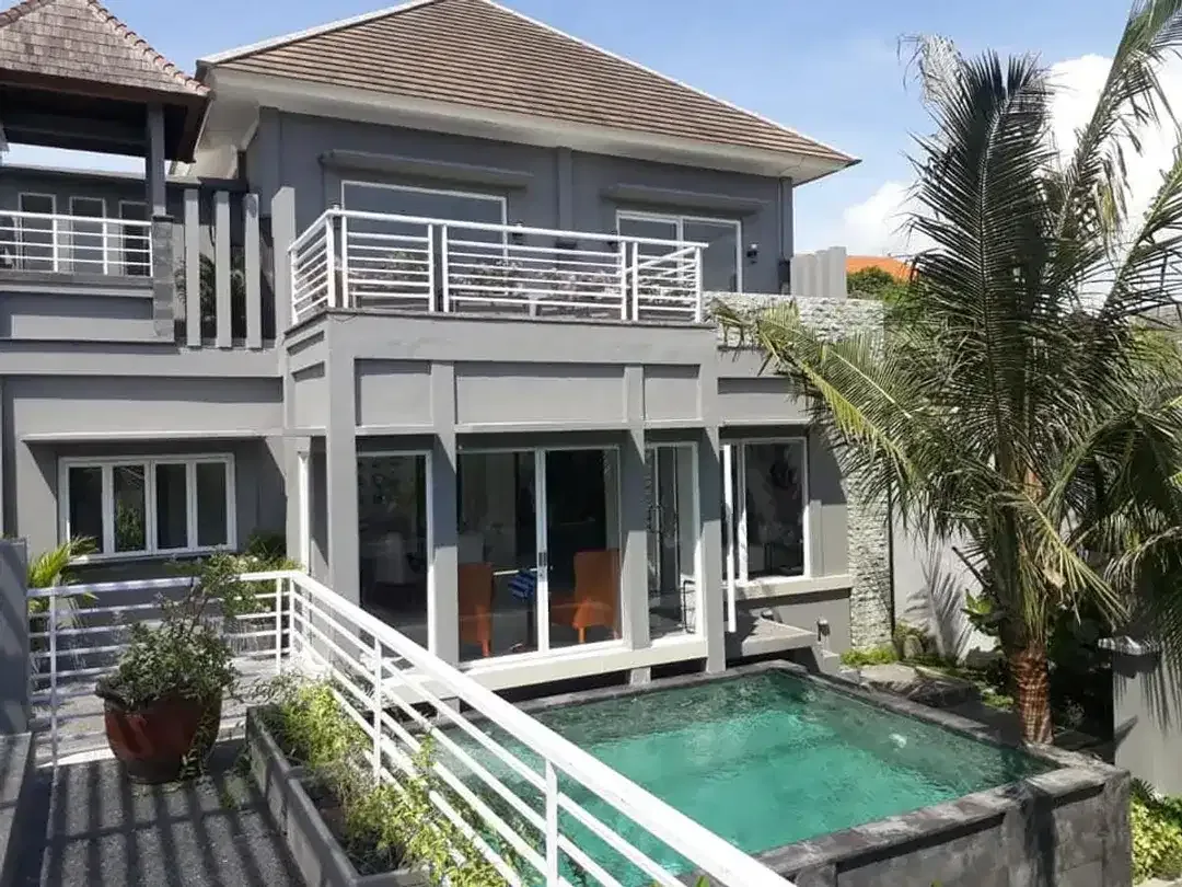 FREEHOLD – LUXURY VILLA 4 BEDROOMS - Image 3 of 10