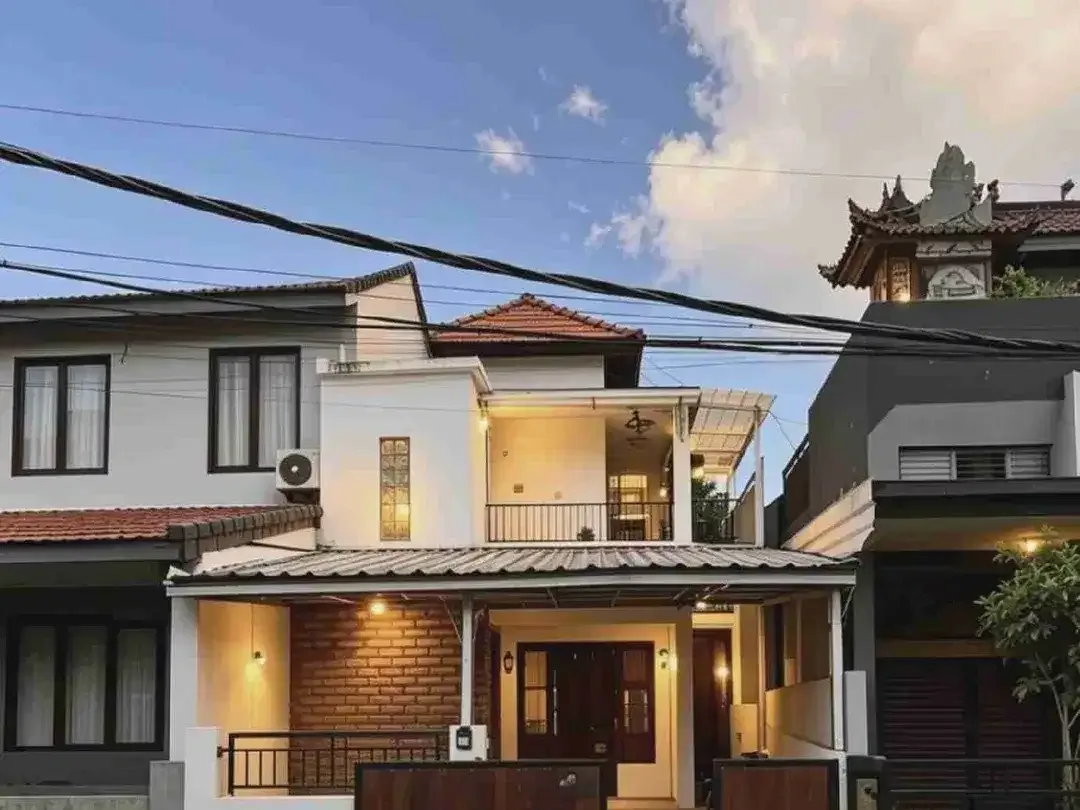 Jual Rumah 2lt Modern Minimalis Lokasi Jl Nuansa Bukit Jimbaran area strategis Hunian & Investasi. - Image 1 of 8