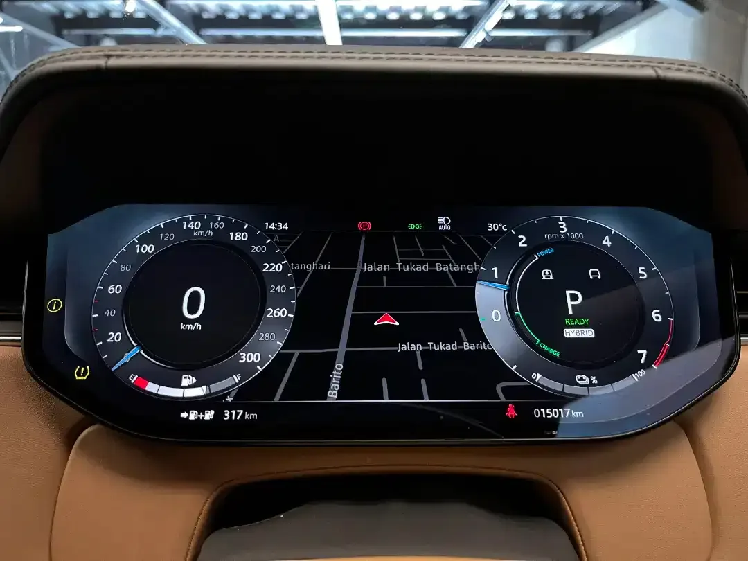 Land Rover 3.0 PHEV Autobiography 2023 - Image 5 of 10