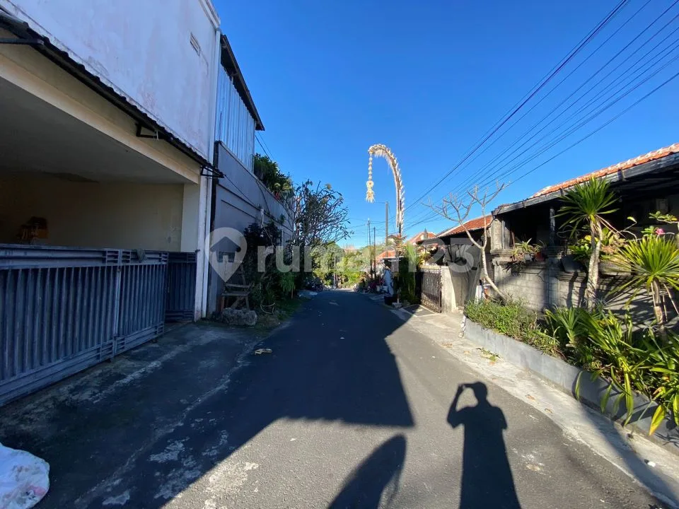 Rumah 2 Lantai Lingkungan Nyaman di Raya Kampial Nusa Dua - Image 2 of 4