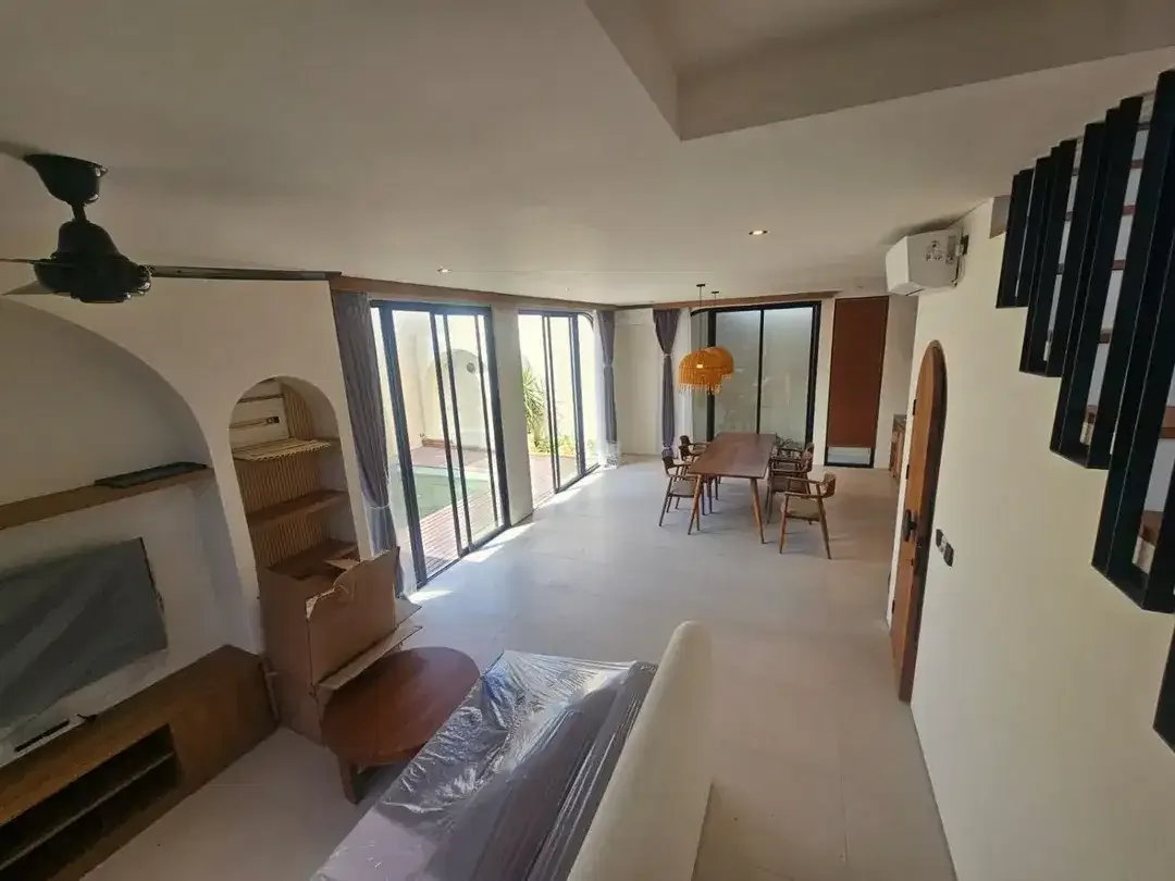 Dijual Modern Tropical Villa Baru Siap Sewa dengan Kolam Renang Pribadi Dekat Pantai Mengening Cemagi - Image 3 of 10