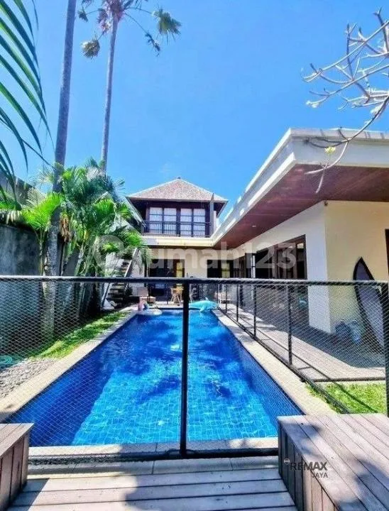 Villa Mewah Strategis 4 Kamar Tidur Disewakan di Denpasar Barat - Image 2 of 4