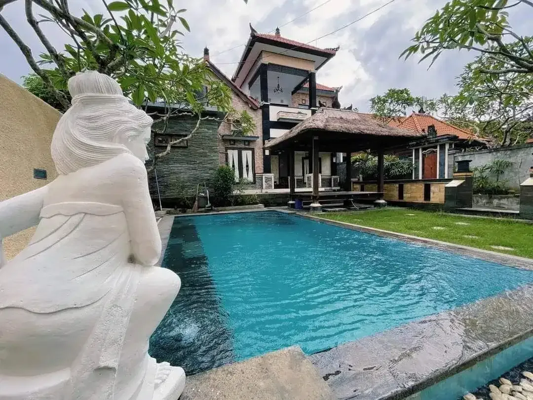 Disewakan Villa cantik 2 Lantai Full Furnished Jimbaran - Image 1 of 9