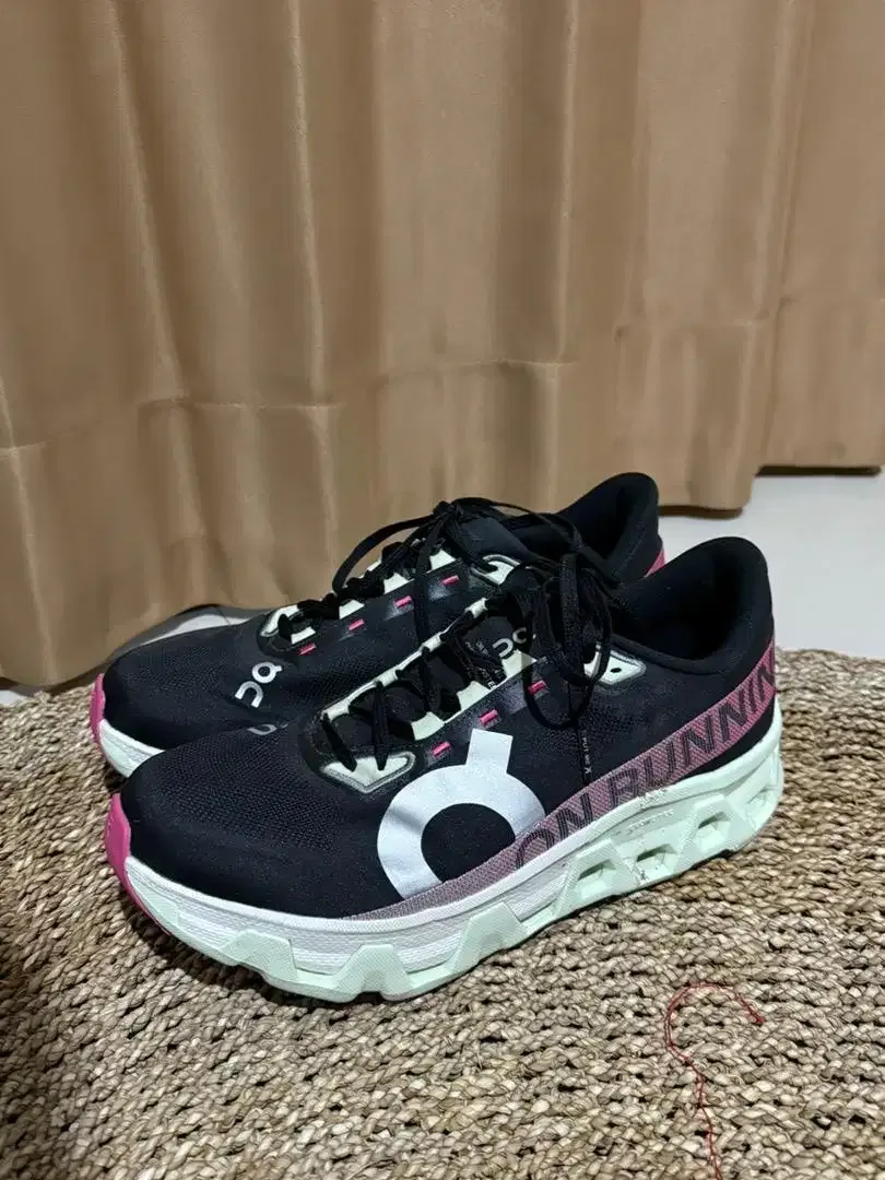 OnCloud Sepatu Pria Asli Size 45 BAGUS - Image 1 of 5