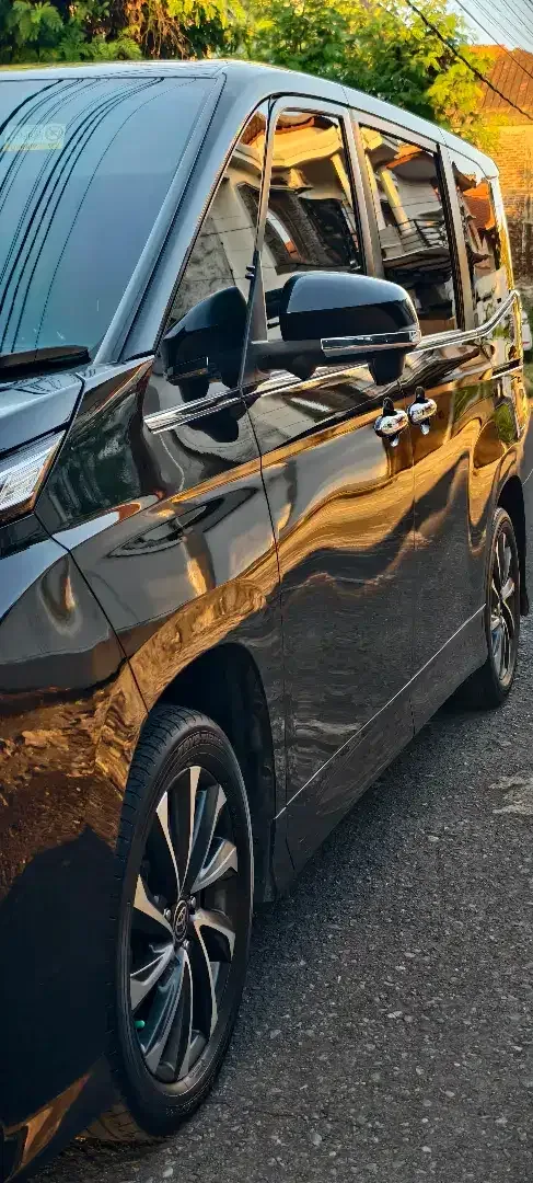 TOYOTA VOXY 2022 pajak panjang  no PR 36rb km Asli DK - Image 7 of 7