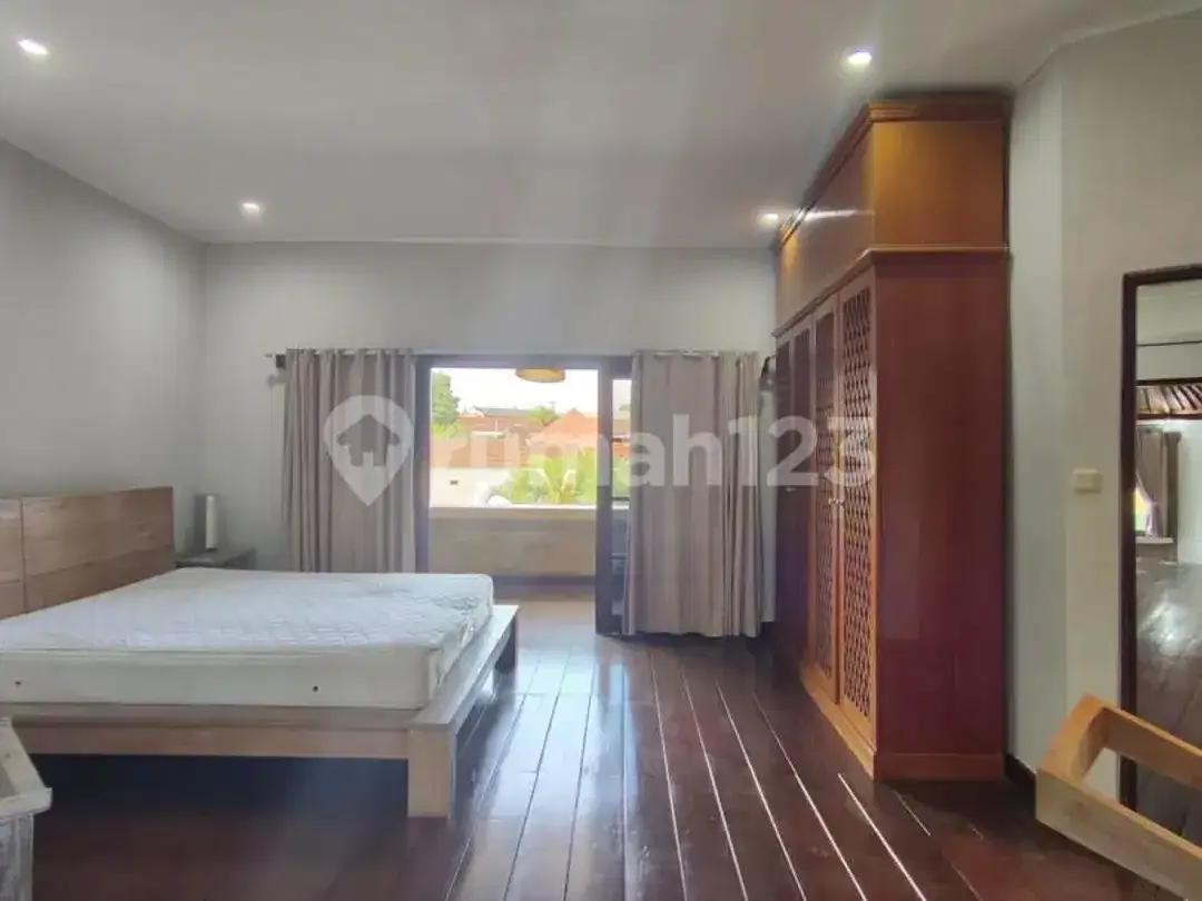 Disewakan Villa 2 Lantai 6 Kamar Full Furnished di Kerobokan Kelod - Image 5 of 5