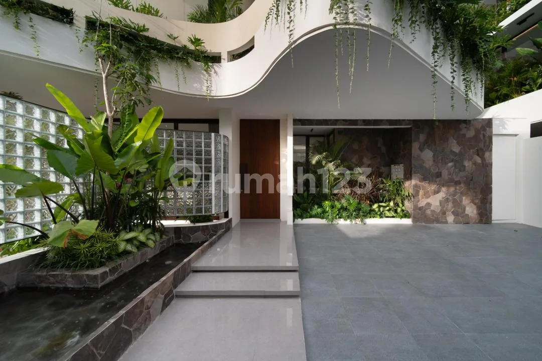 -Luxury Villa Dewi Sri Seminyak 3Br Luas 352M2 - Image 3 of 4