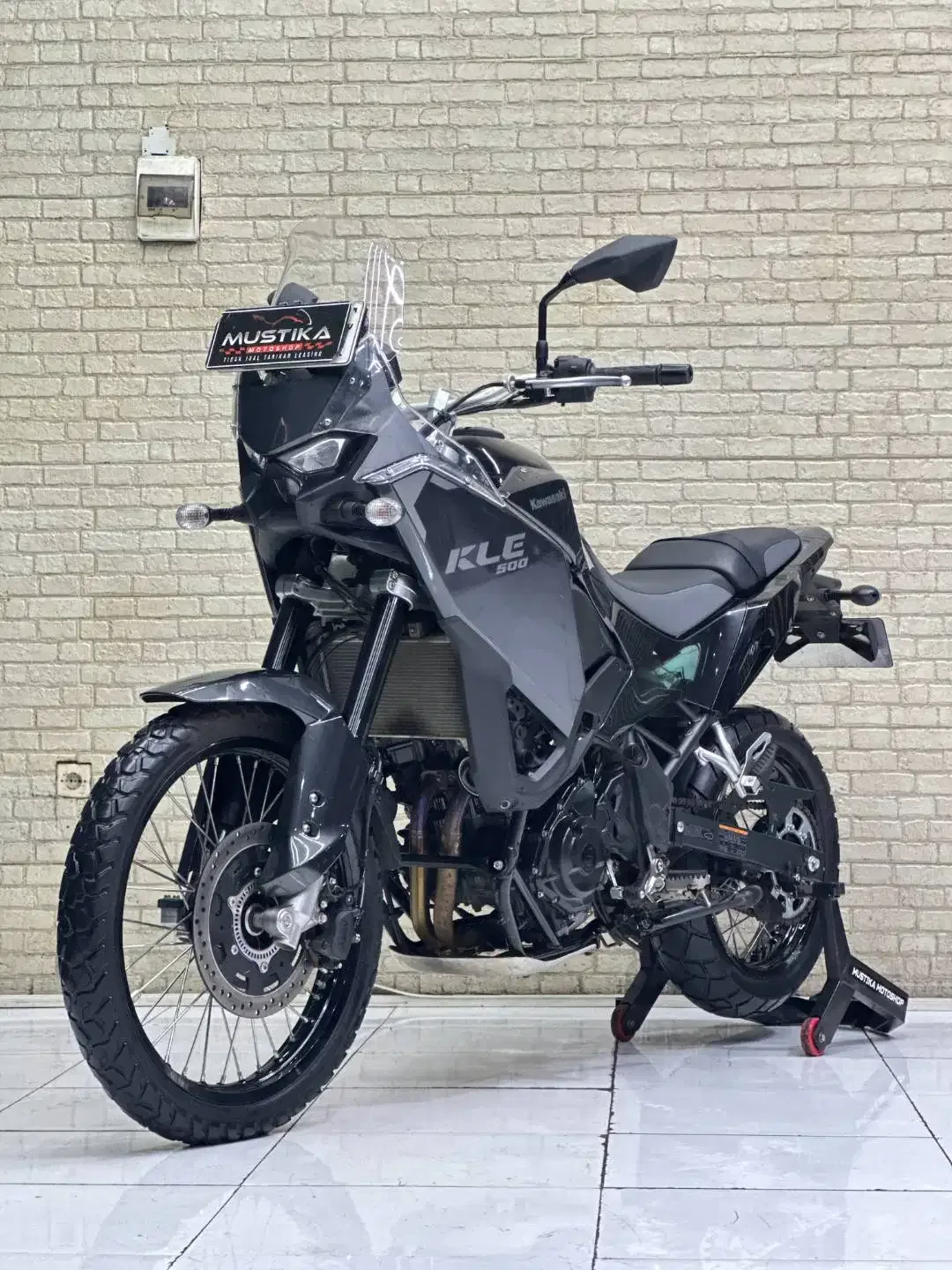 KLE 500 Super Like New - Image 1 of 10