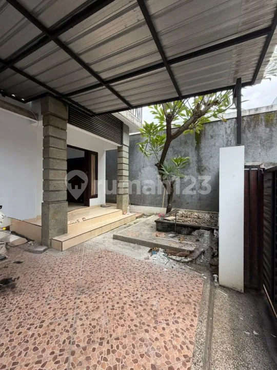 Siap Huni, Rumah, 2 Lantai, Bebas Banjir, Renon Denpasar Bali - Image 1 of 4