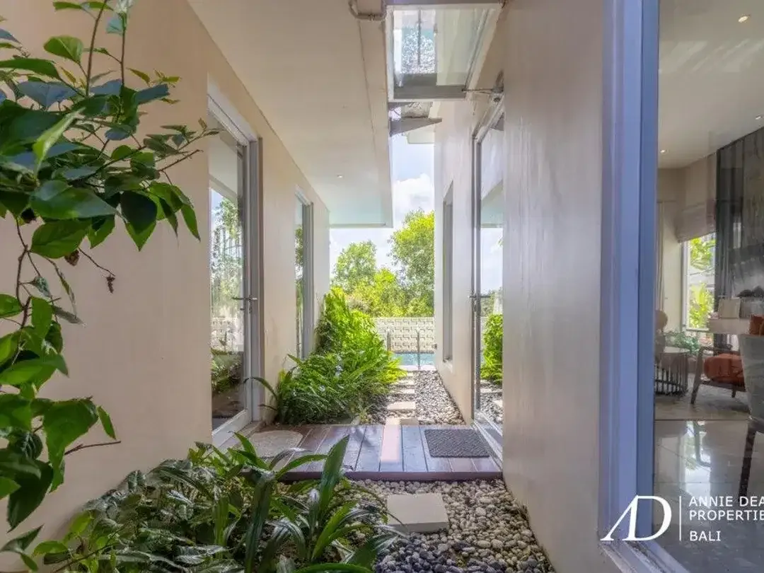 FREEHOLD MODERN 2-BEDROOM VILLA IN SECURE COMPLEX - NUSA DUA - Image 7 of 10