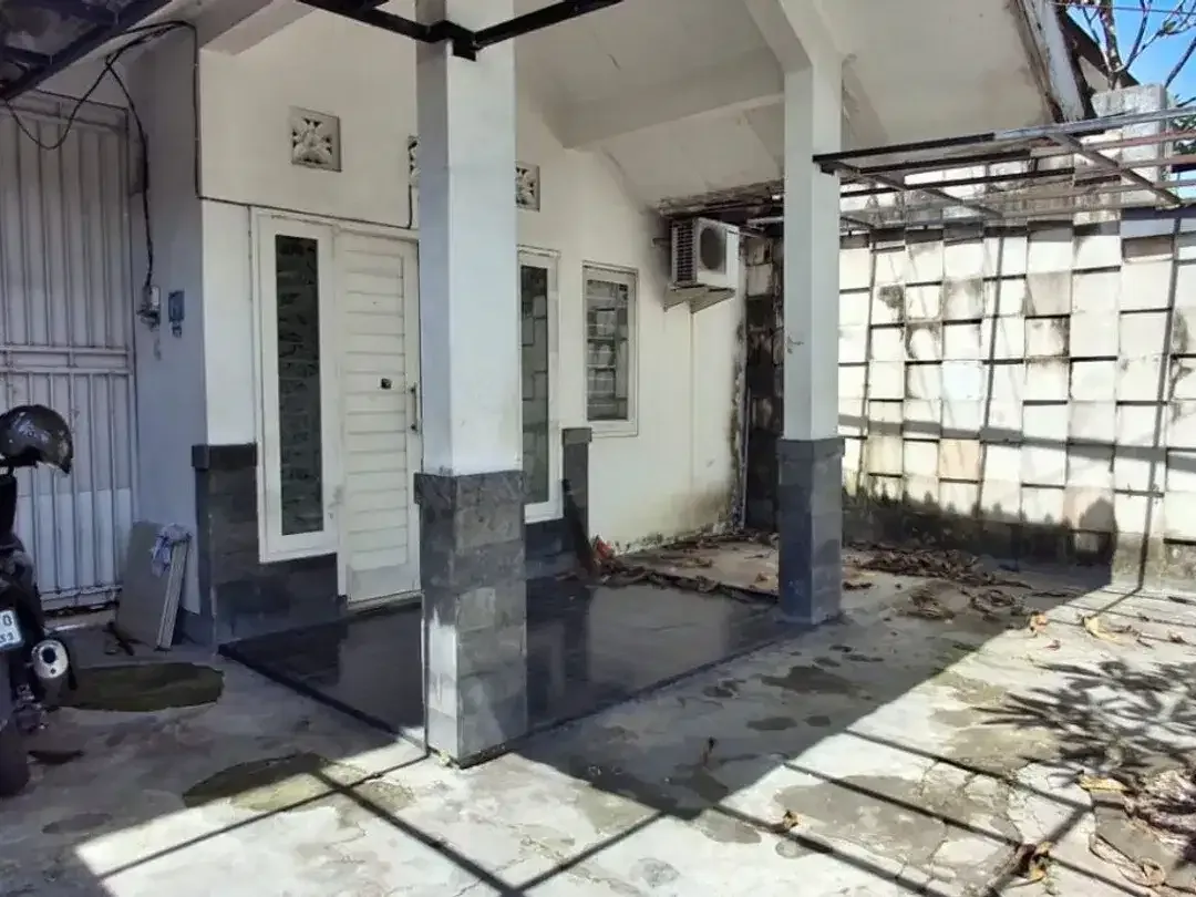 Disewakan tanah bonus rumah tempat usaha di Renon Lokasi belakang Fit Hub Renon - Image 1 of 6
