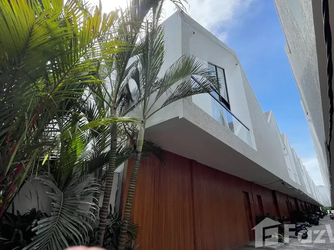 2 Bedroom Townhouse for sale in Canggu, Bali - Image 1 of 10