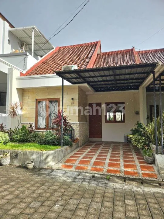 Dijual Rumah SHM Semi Furnished, Kerobokan - Image 1 of 4