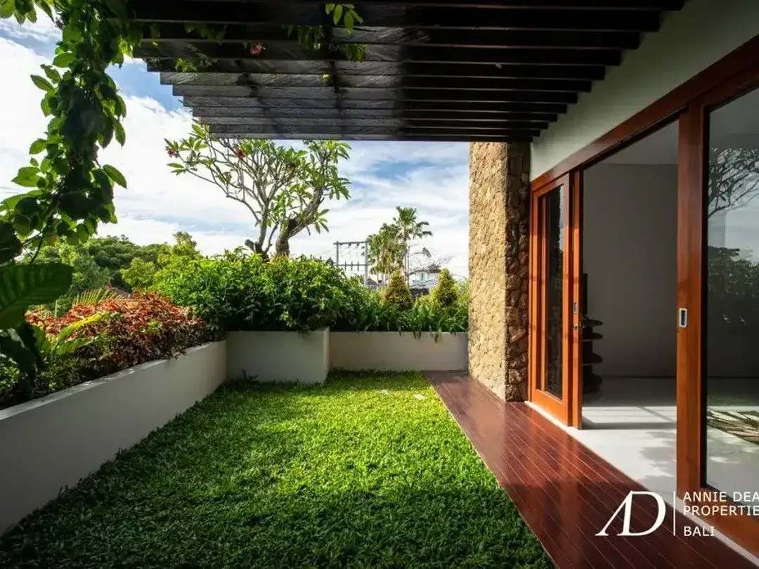FREEHOLD | MODERN TROPICAL DESIGN 3-BEDROOM VILLA IN JIMBARAN - Image 5 of 10