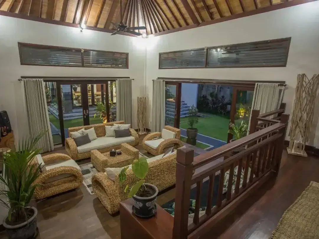 Leasehold - Exquisite 4-Bedroom Estate Luxury Living with Pool, Gym, and Expansive Garden - Image 4 of 10