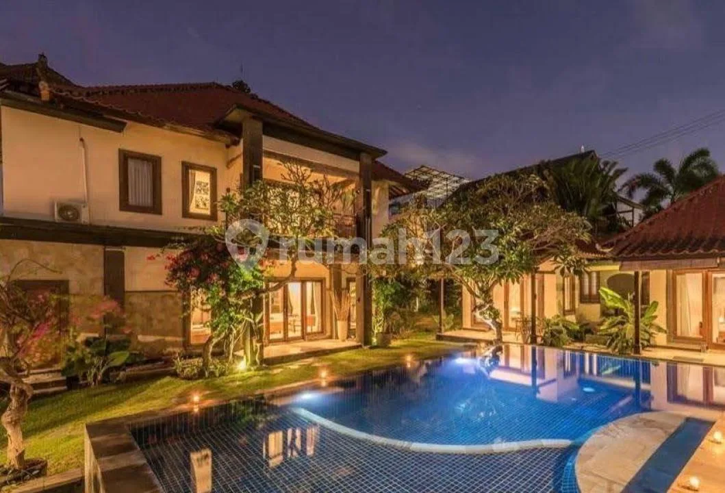 Villa di Kayu Tulang Strategis Furnish Pool Akses Pantai, Canggu - Image 1 of 4