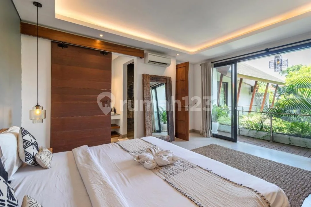 Villa 3 Kamar Tidur Hak Milik di Lokasi Premium Seminyak - Jalan Kaki ke Pantai - Image 3 of 4
