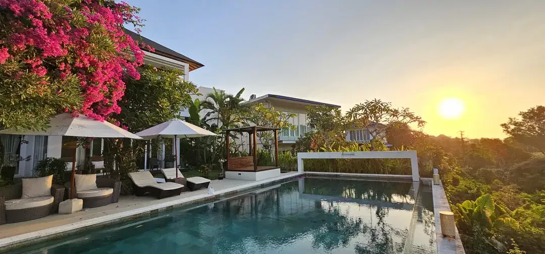 Dijual Rumah Mewah View Sunset dan Golf Pecatu Bali - Image 1 of 10