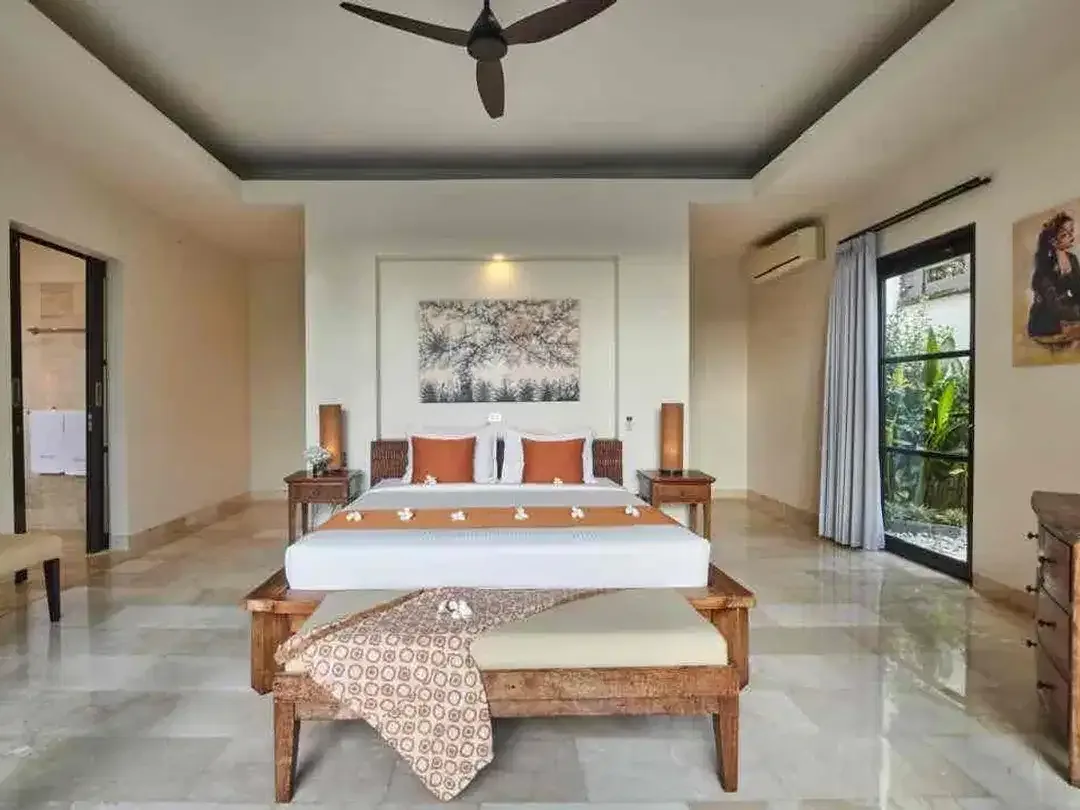 Luxurious villa for sale in temple hill Samasta Jimbaran - Image 3 of 10