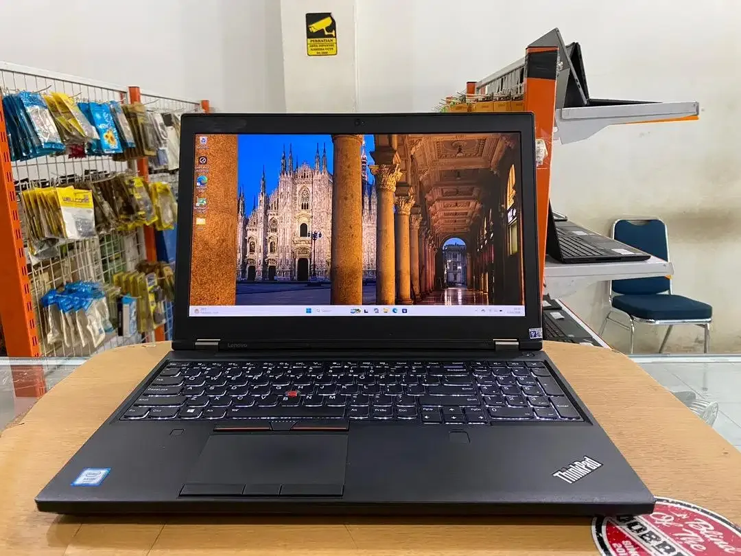 Lenovo ThinkPad P50 Intel Xeon Ram 32GB SSD 512GB Nvidia 4G Mulus - Image 1 of 10