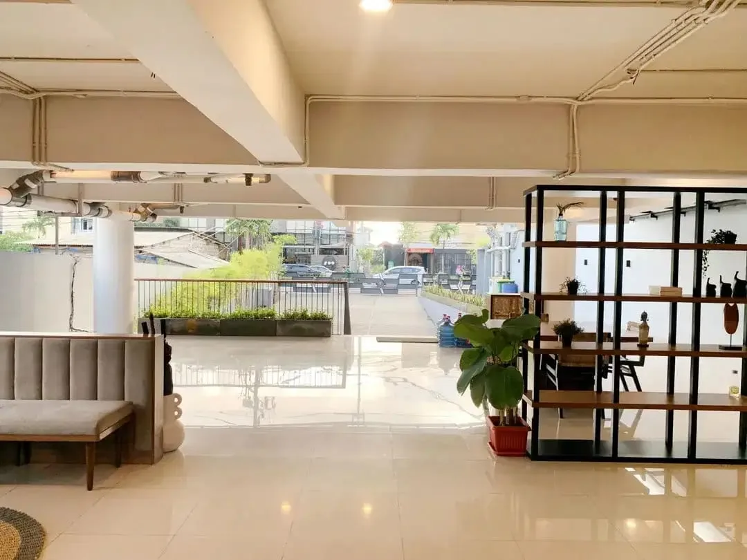 Disewakan Tempat Usaha Strategis di Kuta – Arae Lobby Cocok Minimarket, Salon, Coffee Shop - Image 1 of 5