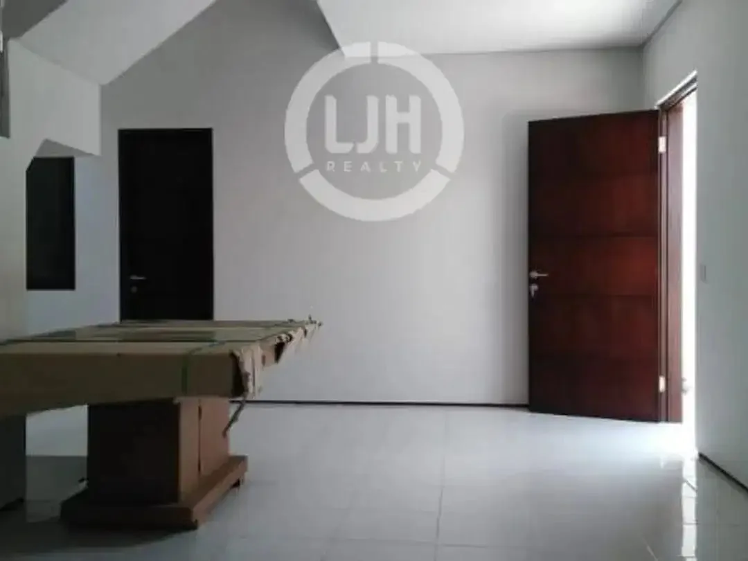 House For Sale In Residential Area, One Gate System, Close to Public Facilities, Only 2 Km to Garuda Wisnu Kencana - Image 5 of 6