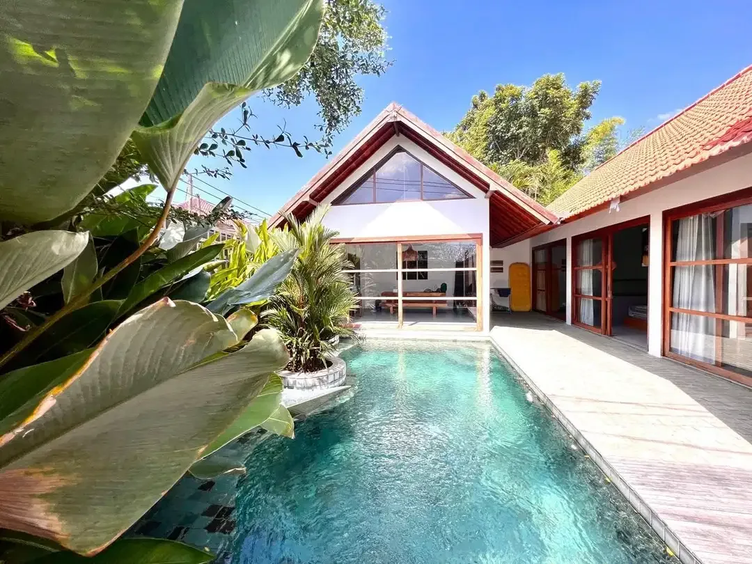 FOR SALE VILLA ONE GATE Sistem IN KEROBOKAN - Image 1 of 10