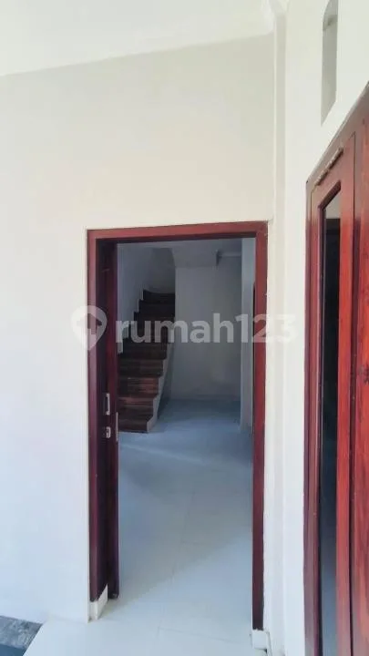 Rumah Siap Huni 2 Lantai Area Kebo Iwa, Padangsambian Kaja Denpasar - Image 2 of 4
