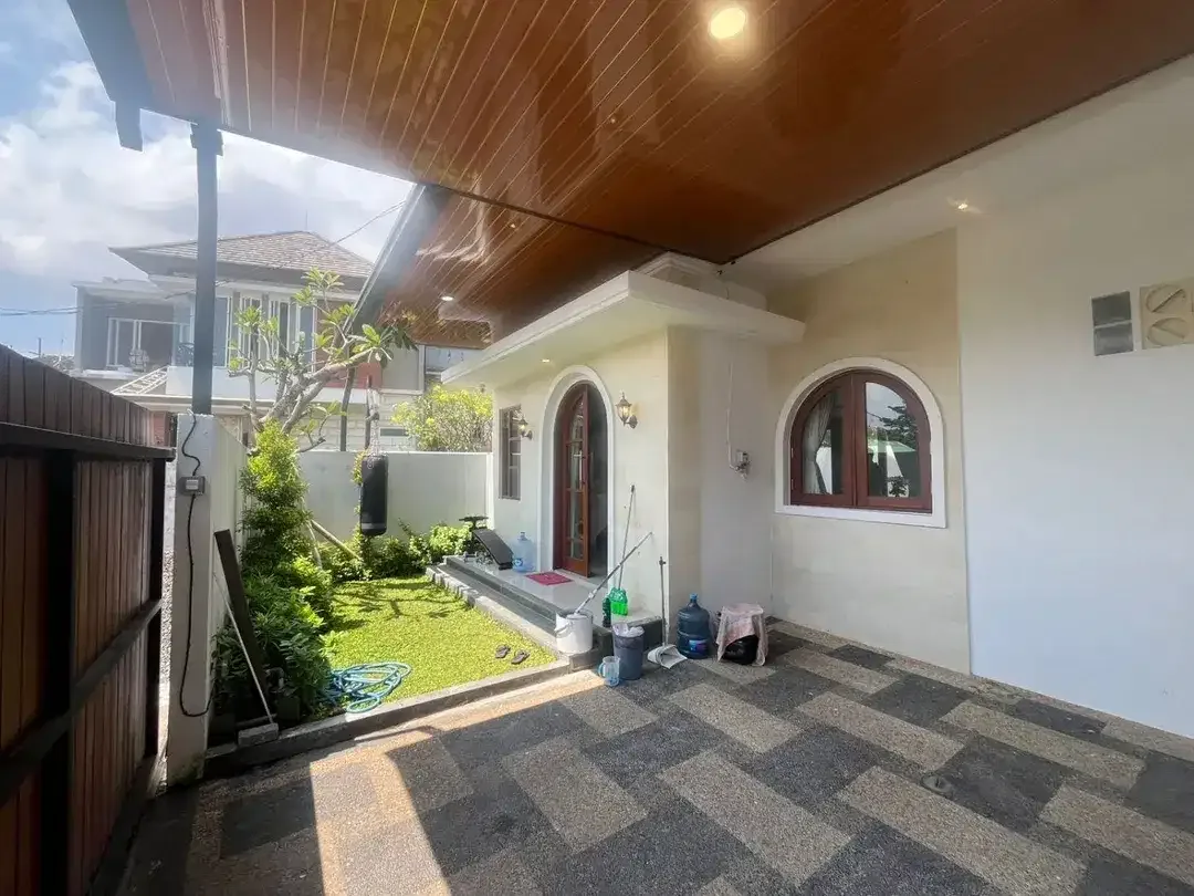FOR RENT – MODERN 2-STOREY SEMI VILLA | FULLY FURNISHED | KEROBOKAN - Image 2 of 10