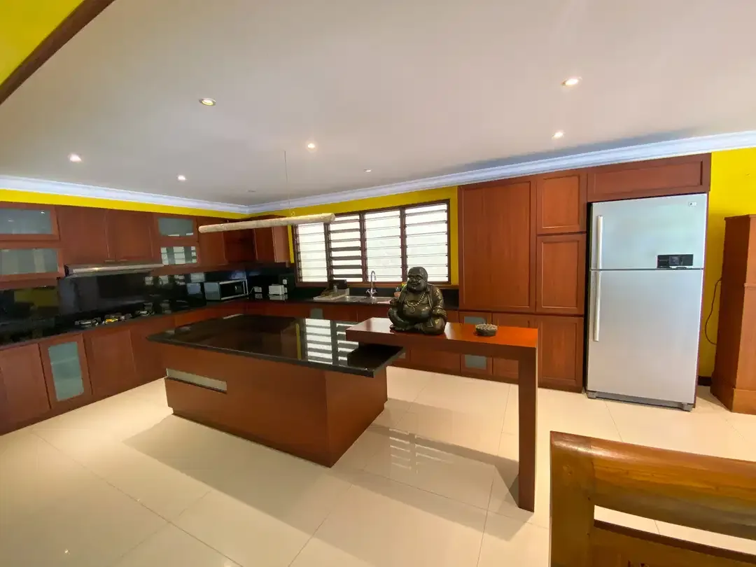 Contemporary Balinese Inspired Villa For Yearly Rental In Kerobokan - Image 9 of 10