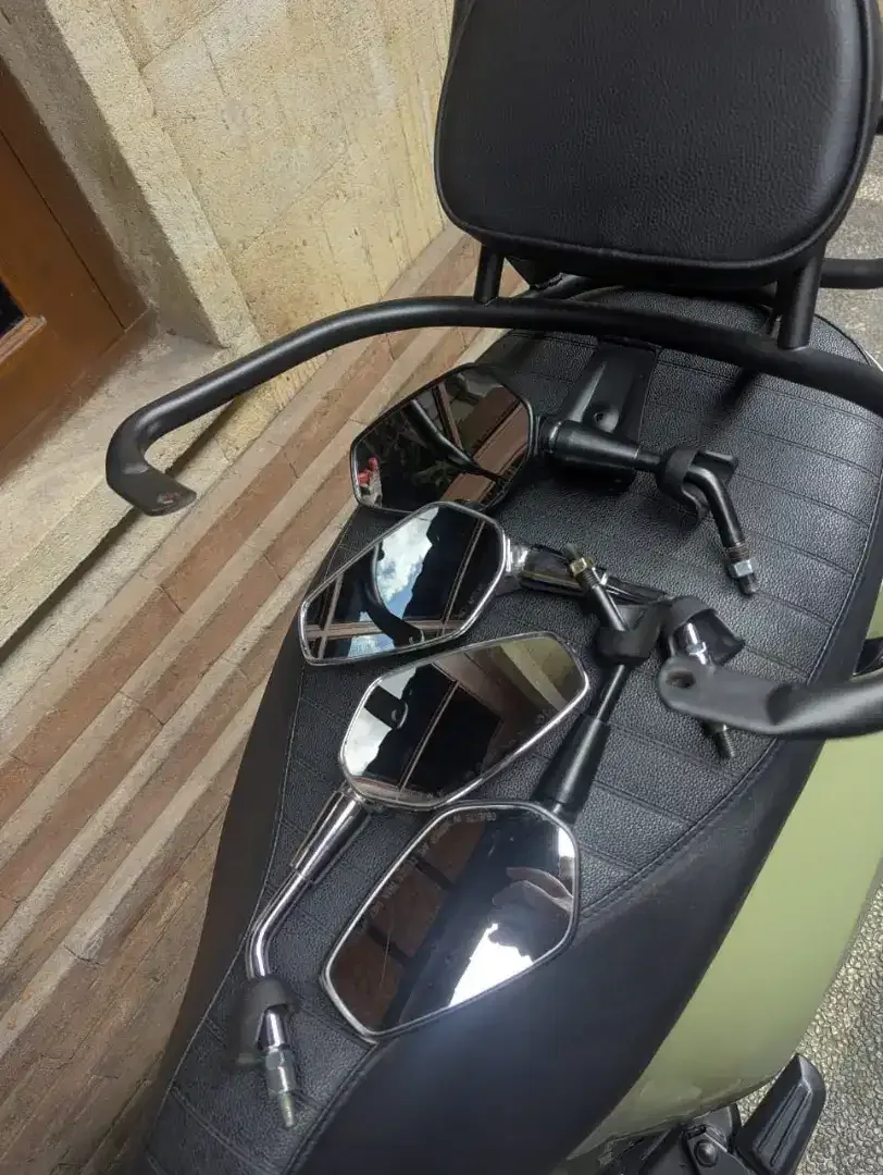 Spion Vespa Sprint 2024 dan Rak belakangnya - Image 3 of 4