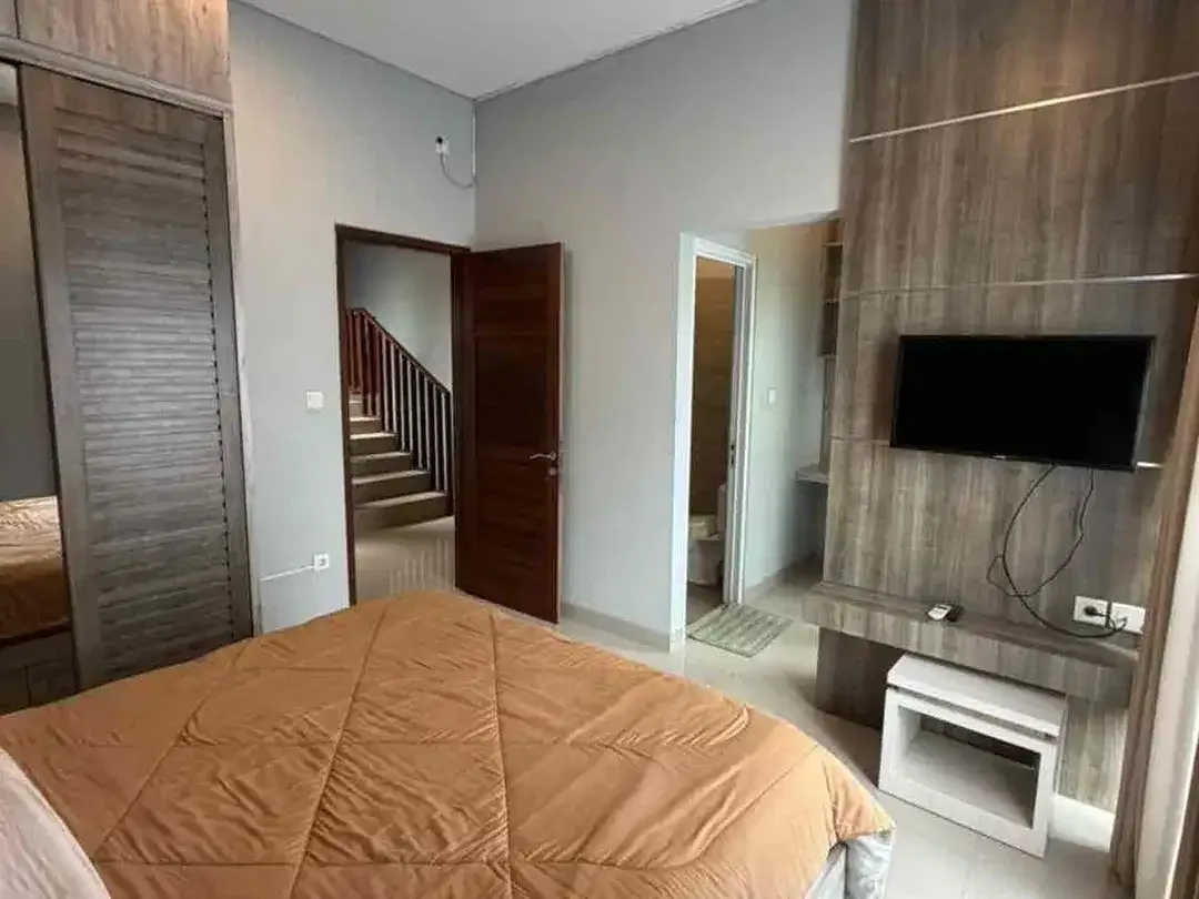Disewakan Villa Nyaman 3BR Dekat Pantai Melasti Bali - Image 5 of 10