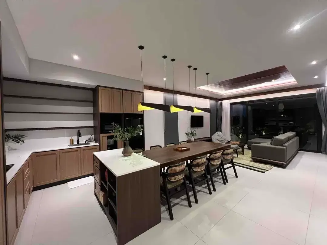 4 BEDROOMS MODERN COMTENPORARY ARCHITECTURAL STRUCTURE 1,5 KM TO THE BEACH STRATEGIC AND PRIME LOCATION AT BATU BOLONG CANGGU - Image 1 of 10