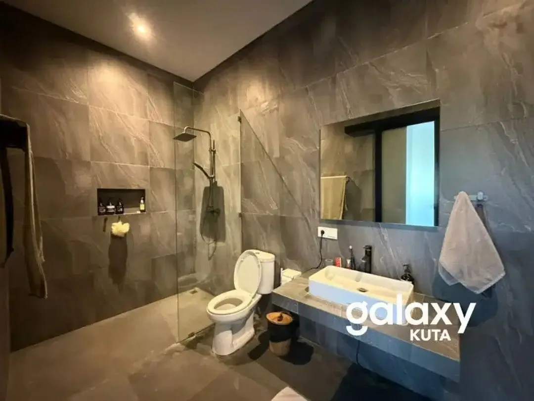 DISEWAKAN BRAND NEW VILLA MODERN STYLE AREA PERERENAN CANGGU BADUNG - Image 10 of 10