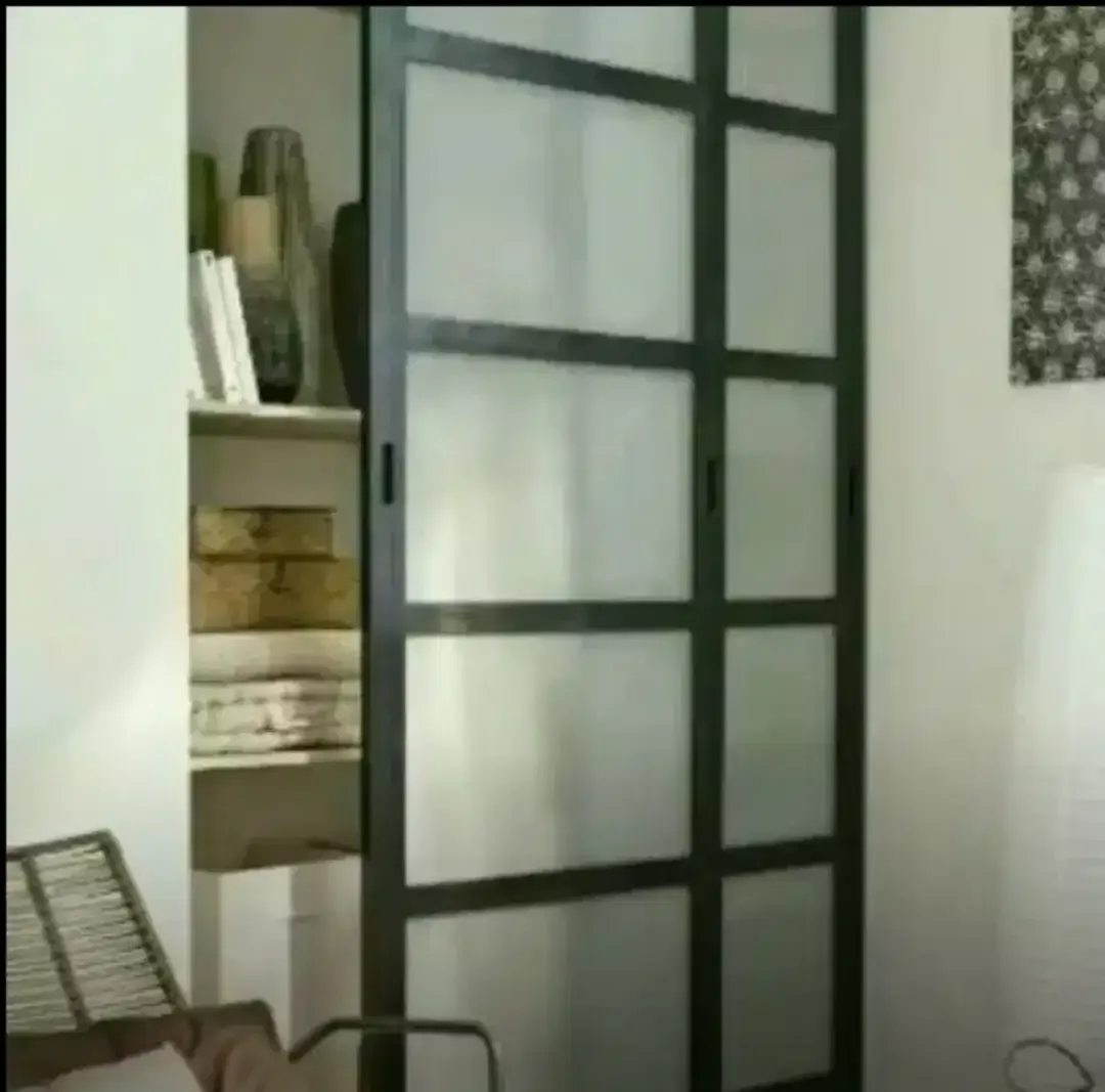 Pintu lemari kaca pasang stiker sanblas dan kaca film - Image 1 of 1