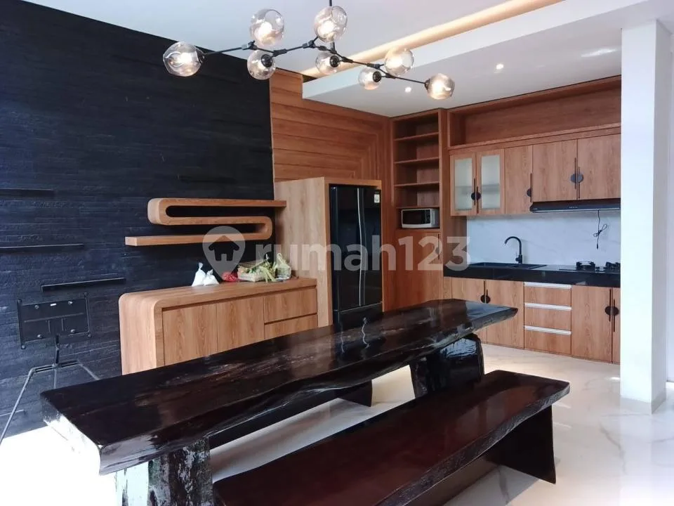 Villa 2 Lantai Furnished Pool Parkiran Lingkungan Elit di Umalas - Image 2 of 4
