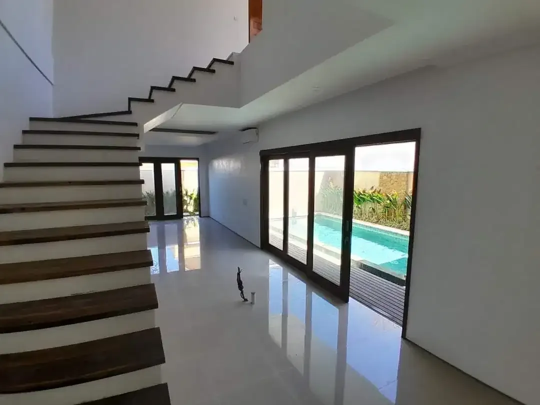 VILLA 3 BR FURNISHED KONDISI BARU LOKASI DEKAT PANTAI UNGASAN BALI - Image 3 of 10