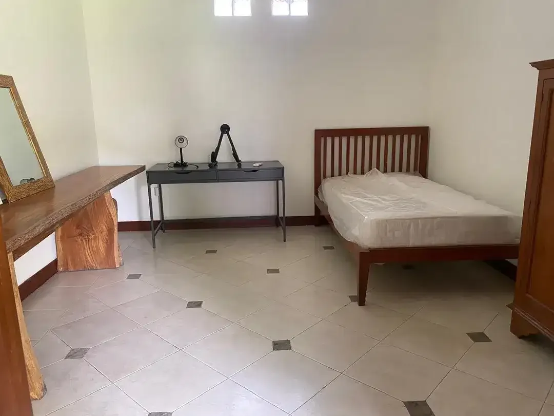 Rumah 1 Lantai Dengan taman Luas Lokasi Renon - Image 5 of 10