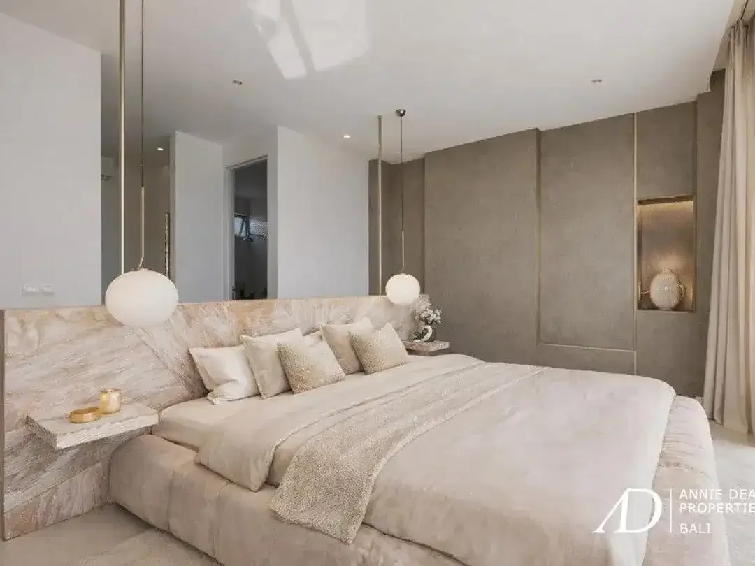 FREEHOLD | MODERN ALL-WHITE DESIGN VILLA WITH ROOFTOP & OCEAN VIEWS - JIMBARAN - Image 10 of 10