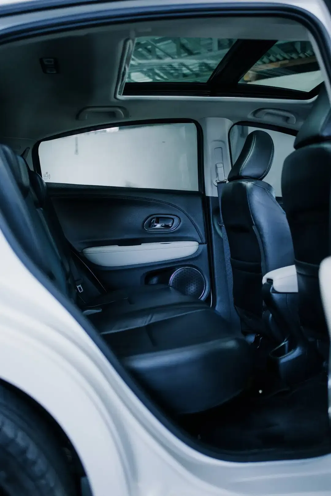 HONDA HRV PRESTIGE 1.8 CVT 2017 - Image 10 of 10