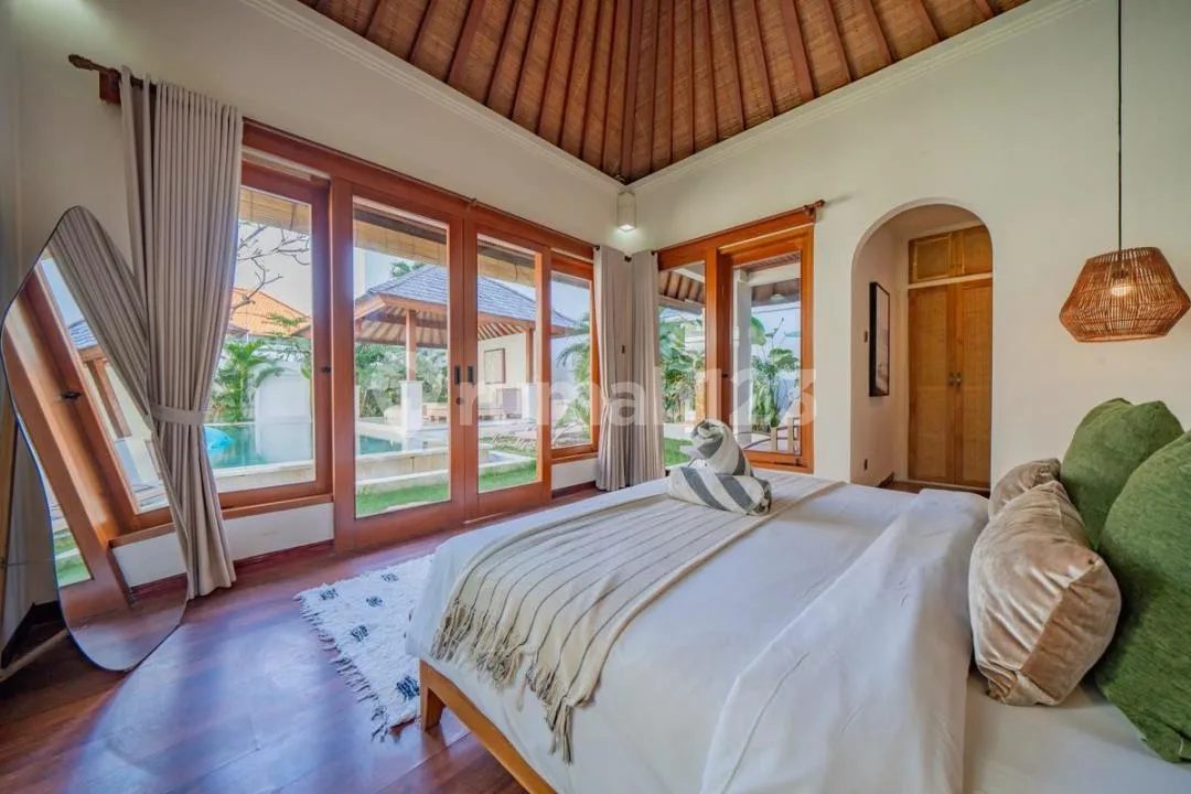 Hak Milik Villa Tropis Premium - Jalan Kaki ke Berawa Beach - Image 4 of 4