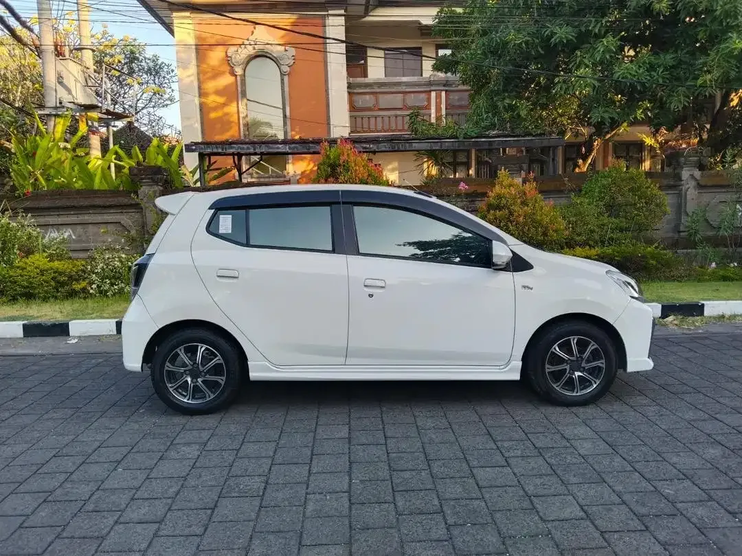 Daihatsu Ayla R 1.2 Matic Lowkm DP 5 JT - Image 3 of 9