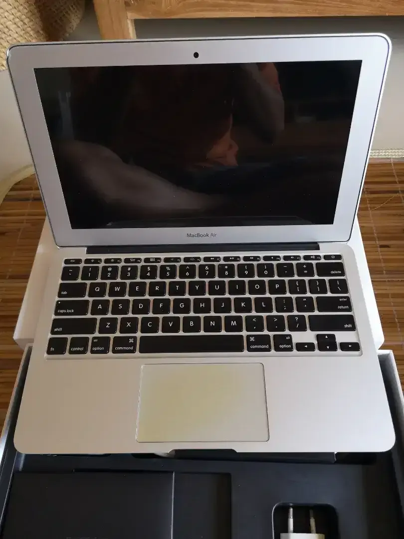 Macbook air 11 inch 2015 - Image 7 of 10