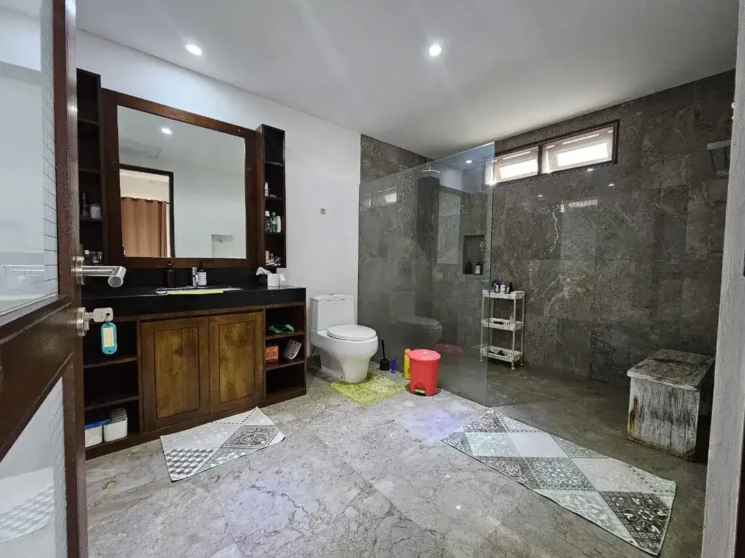 Astonishing Colonial Design Villa 5 Bedrooms near Tumbakbayuh For Sale Now - FREEHOLD - Image 7 of 10