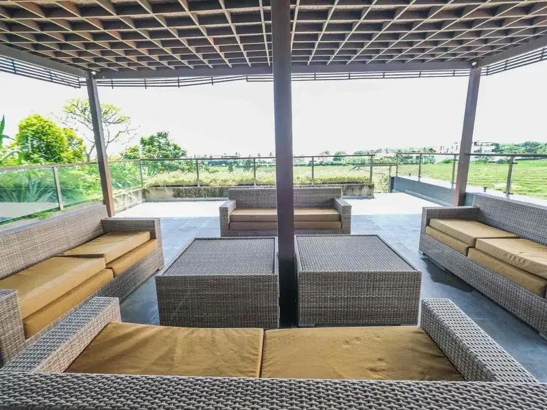 For Sale 
6 Bedroom Villla 
With Stunning Rice filled, Ocean and Mountain View
Located at Canggu, Cemagi - Image 6 of 10