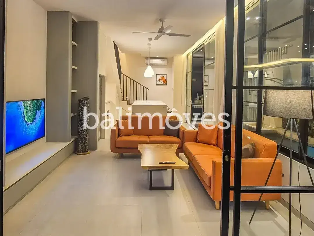 Vila Dua Lantai Tiga Kamar Tidur yang Menakjubkan di Tepi Pantai Sanur - Image 7 of 9