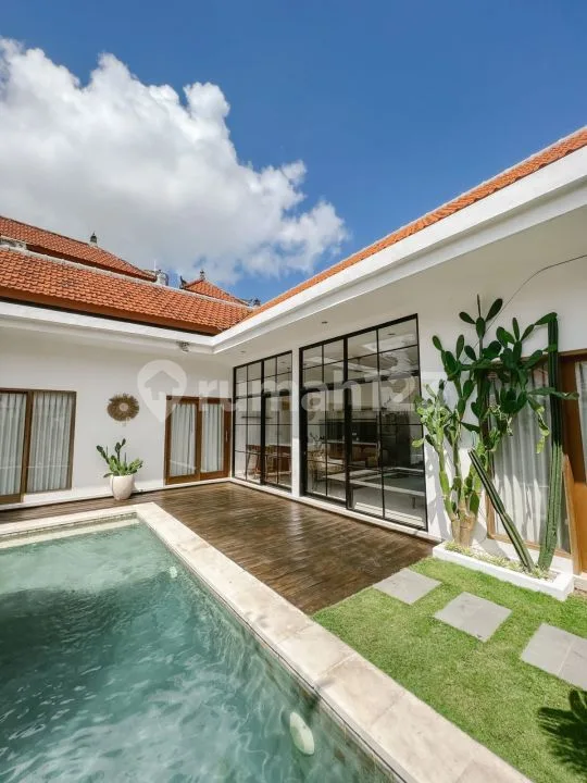 Villa  in Pererenan, Badung modern 3 BR - Image 2 of 4