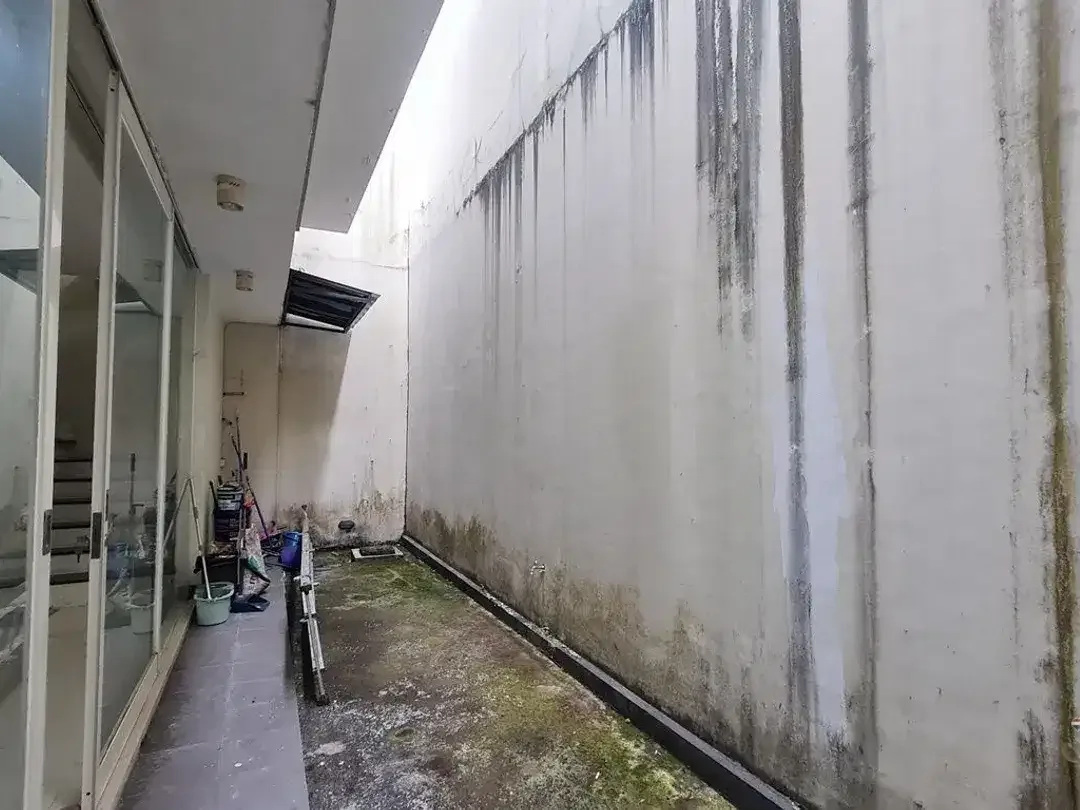 Rumah Eksklusif 5 Kamar Tidur Dijual di Denpasar Utara Area - Image 2 of 10