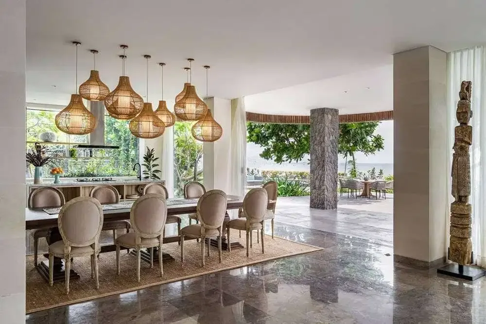 STUNNING BEACHFRONT VILLA IN KETEWEL BEACH - Image 9 of 10