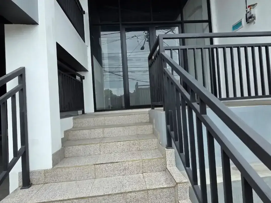 Ruko Strategis 3 Lantai di Pinggir Jalan Raya Utama – Jl. Gn. Tangkuban Perahu, Padang Sambian - Image 8 of 10